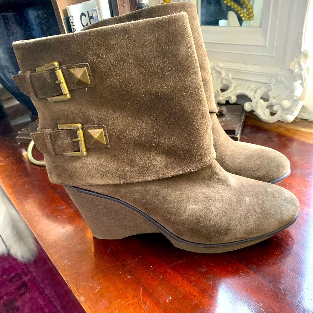 B. Mokowski Stud & buckle wedge suede Rock & Roll booties ⭐️💫⚡️